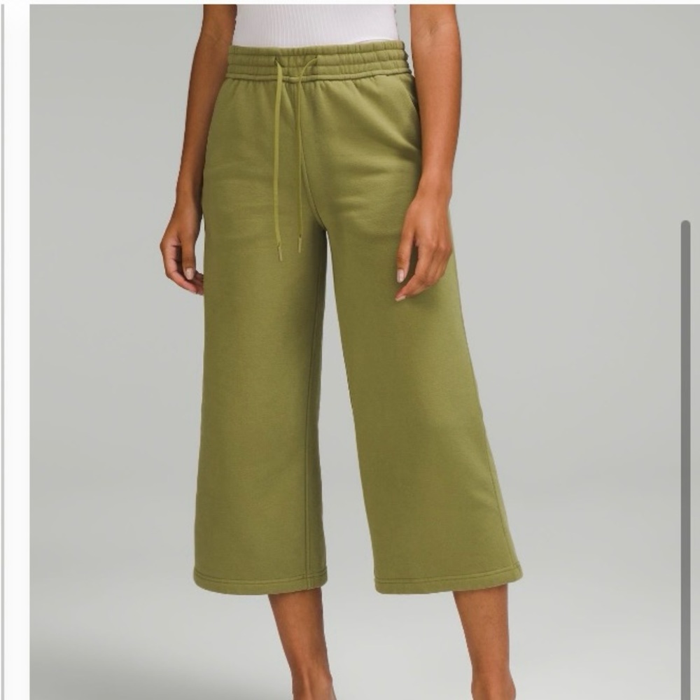 Lululemon cropped sweatpants